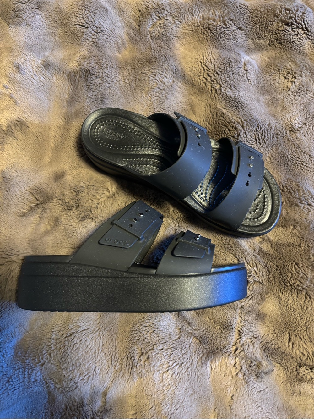 ☀️ Crocs ☀️ Brooklyn Buckle wedge sandals